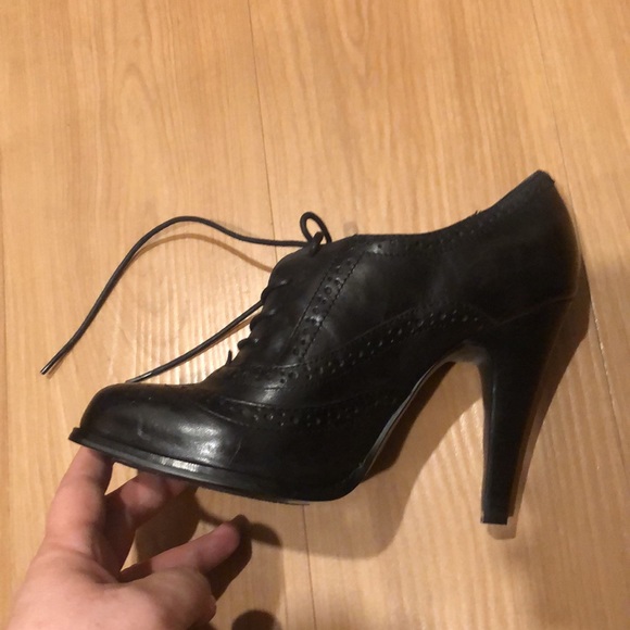 Black leather Oxford heels ALDO, size 7, new, with anti- slip stickers - Picture 9 of 15